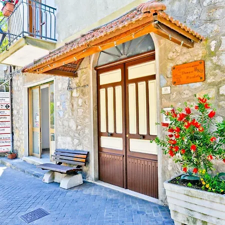 לינה וארוחת בוקר Donna Rachele